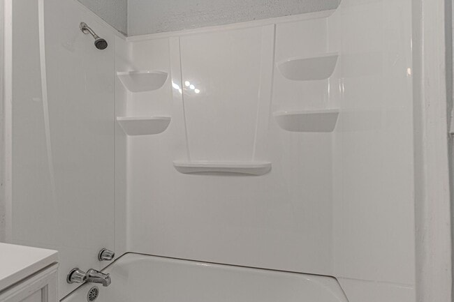 Building Photo - 3 Bed 2 Bath in OKC!