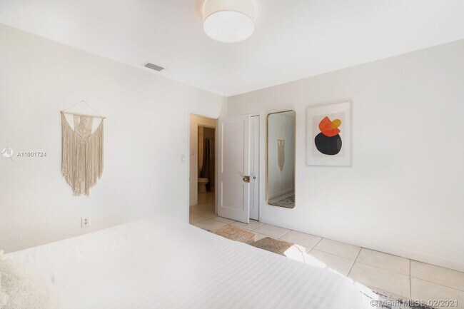 Building Photo - 5943 Biscayne Blvd