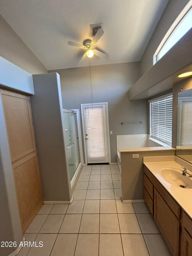 Building Photo - 1453 E Sierra Madre Ave