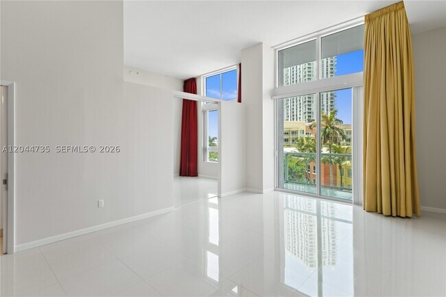 Building Photo - 1900 N Bayshore Dr