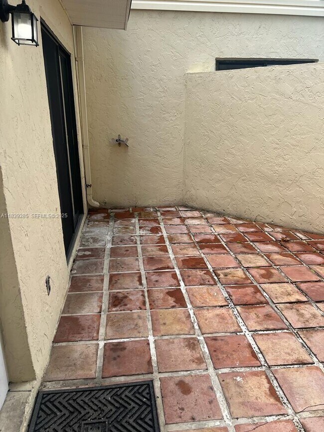 Building Photo - 641 Executive Center Dr