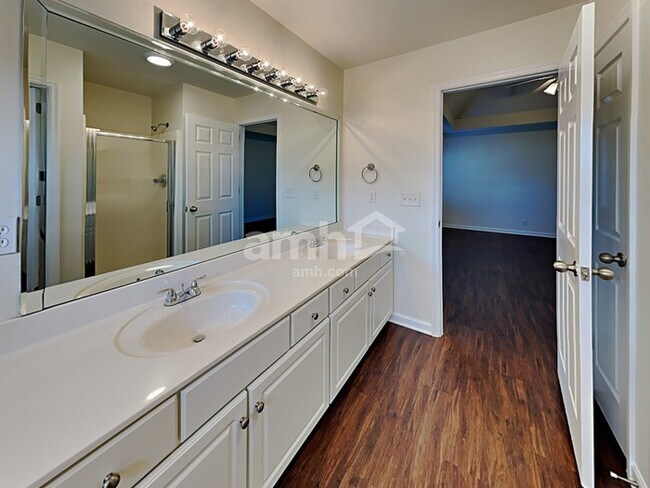 Building Photo - 2711 Waywood Dr