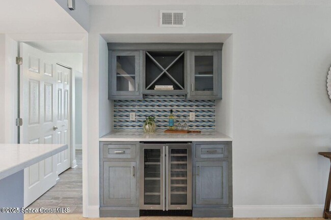 Building Photo - 1125 Jimmy Buffett Mem Hwy