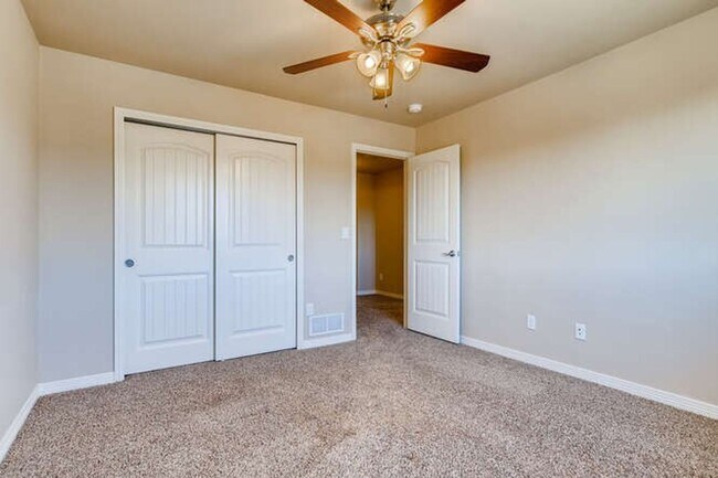 Building Photo - Evolve Real Estate: Available November 1 U...