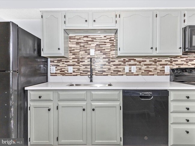 Building Photo - 615 Himes Ave