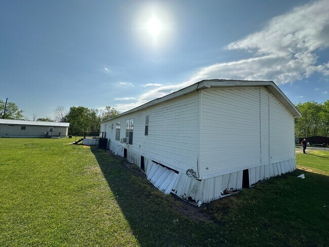 Building Photo - 111 Ava Ln