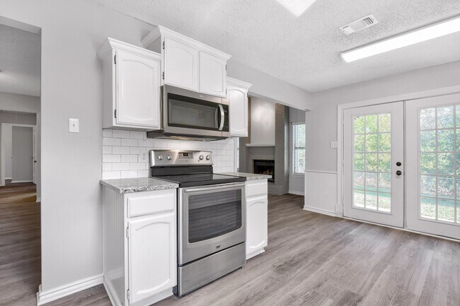 Building Photo - 3505 S Carolina Dr