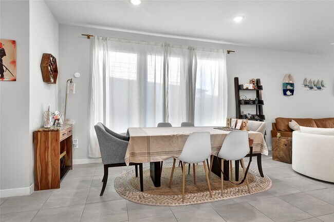 Building Photo - 7214 Clearwater Cv Dr