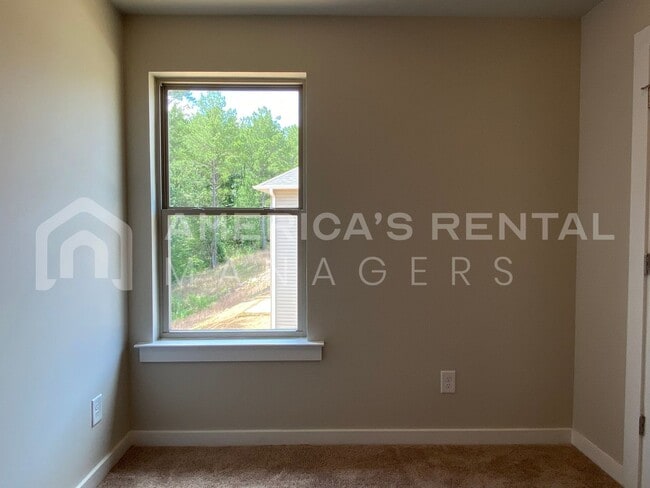 Building Photo - 1385 Brookhaven Dr