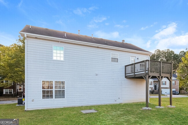 Building Photo - 2000 Redwood Trace