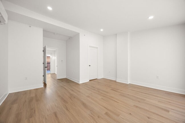 Building Photo - Tatnall West 8720 Landlord