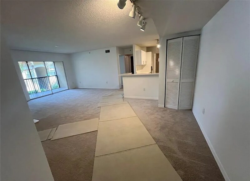 Building Photo - 8950 Colonnades Ct E