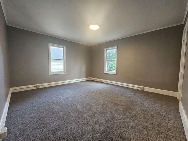 Building Photo - 2 bedroom 1 bath