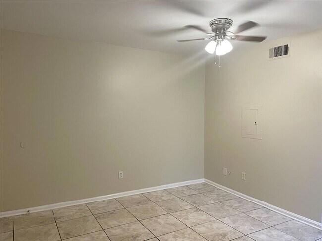 Building Photo - 213 Rosebud St