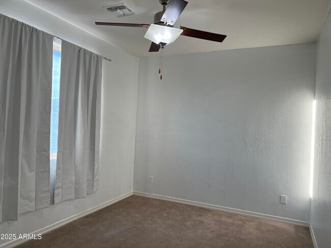 Building Photo - 21284 W Almeria Rd