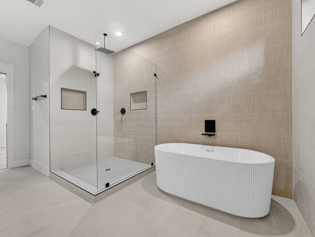 Building Photo - 5619 Chapman St