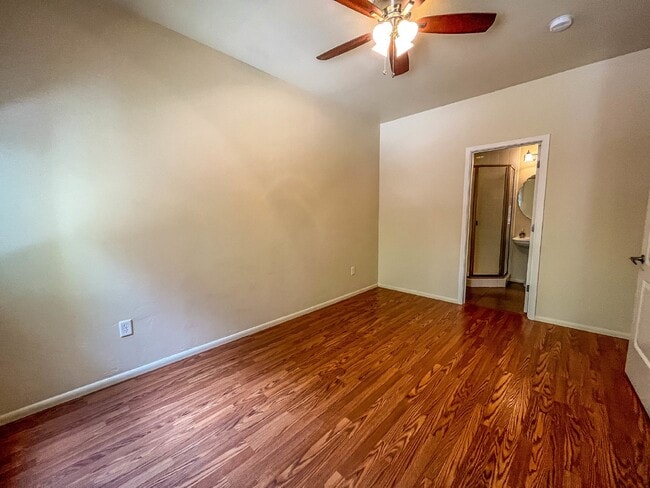 Building Photo - 3 Story townhome