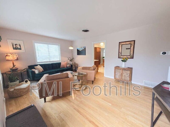 Building Photo - 410 Butte Pkwy