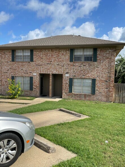Building Photo - 1205 Vinyard Ct