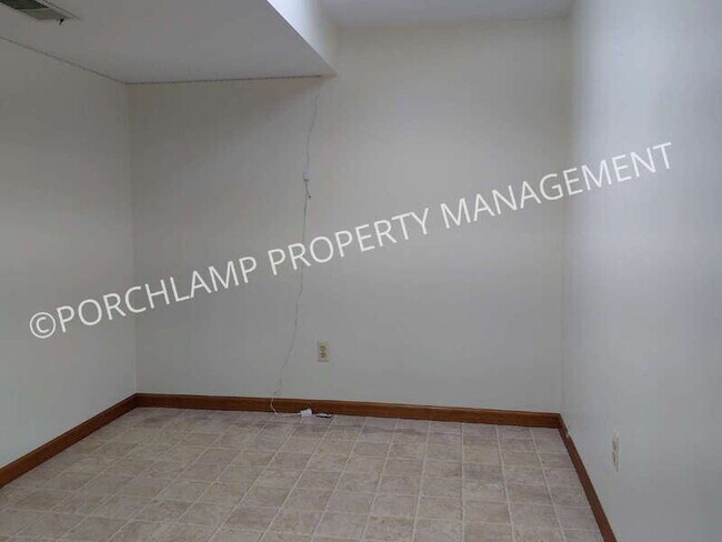 Building Photo - 587 Maryland Ave NE