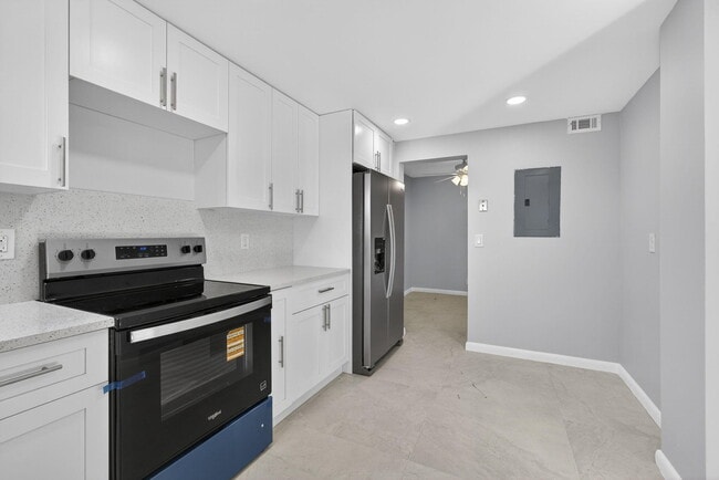 Building Photo - 3590 Via Poinciana