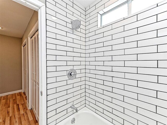 Building Photo - 4004 Jaffna Cove