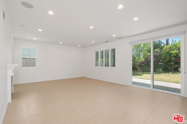 Building Photo - 17053 Cantlay St