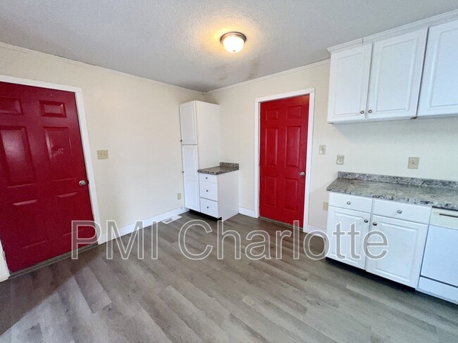 Building Photo - 3740 Branding Iron Dr