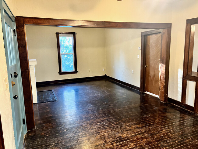 Living Room - facing West - 2028 Bristow St