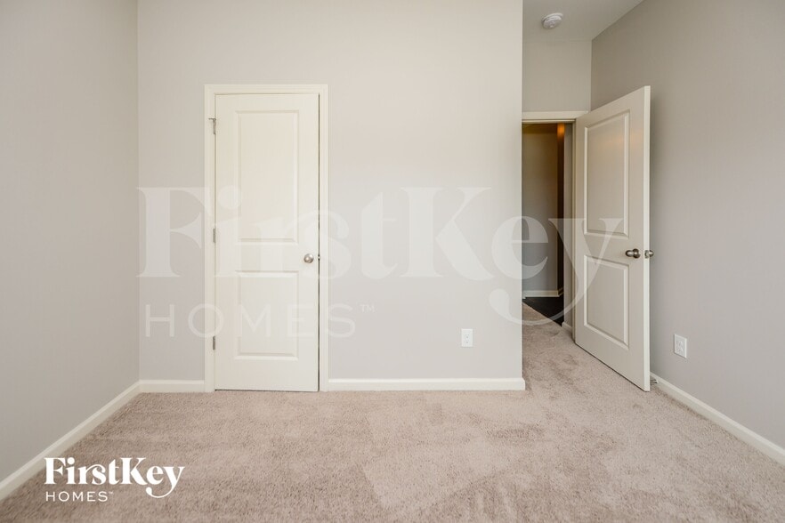 Building Photo - 530 Sunrise Ln