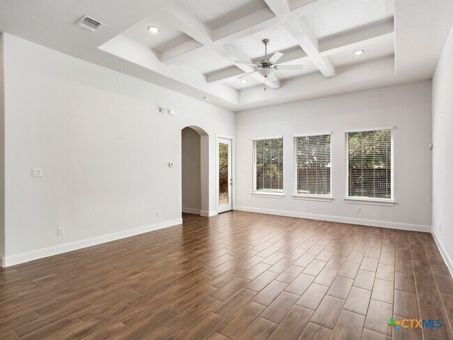 Building Photo - 530 Carriage House