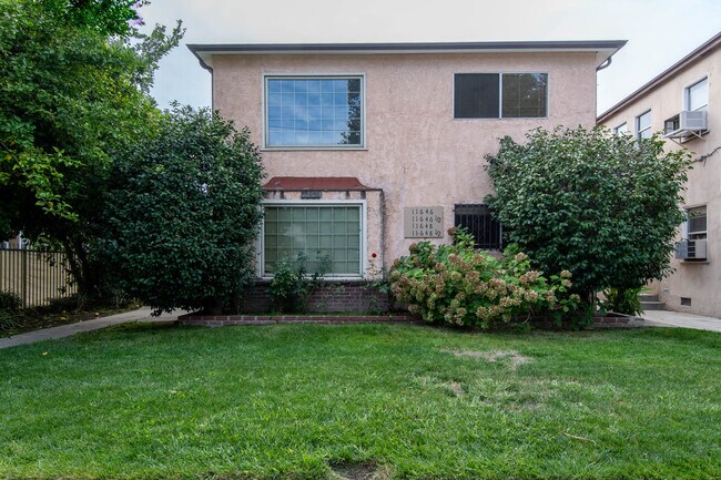 Front Yard - 11648 Chandler Blvd