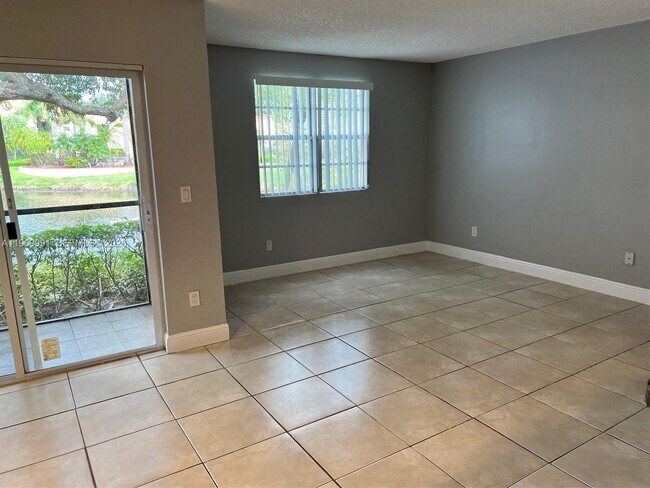 Building Photo - 1261 SW 46th Ave