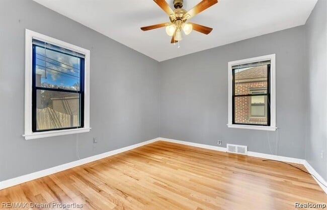 Building Photo - 27865 Brettonwoods St