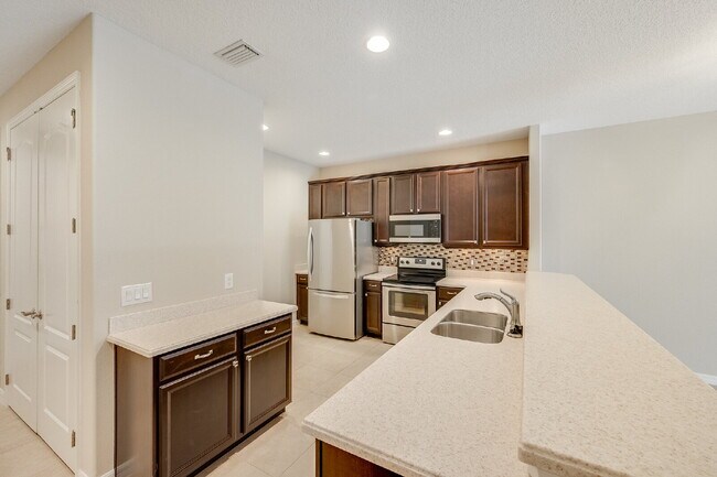 Building Photo - Beautiful 3/2 in desirable Stoneridge!
