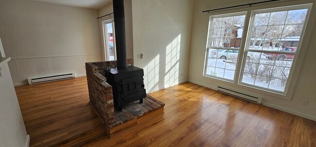 Building Photo - Newly Renovated 3Bed 1.5 Bath House Available in Heart of Bozeman