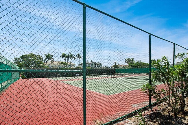 Building Photo - 1050 Longboat Club Rd