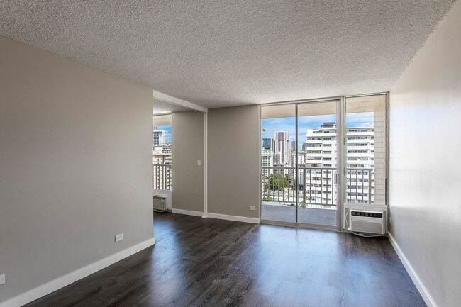 Building Photo - Modern 2-Bedroom Unit with Large Lanai – Prime Waikiki Location
