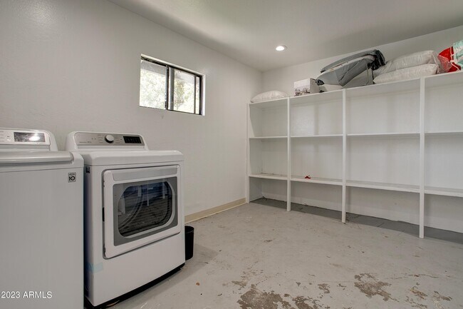 Building Photo - 1201 E Northview Ave