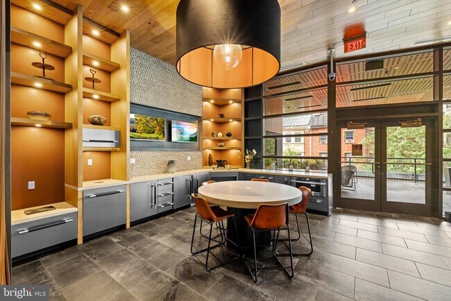 Building Photo - 1213 Walnut St