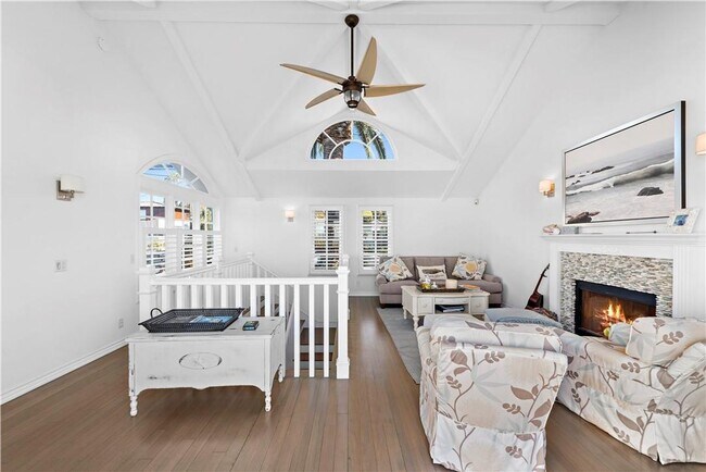 Building Photo - Woods Cove Beach House