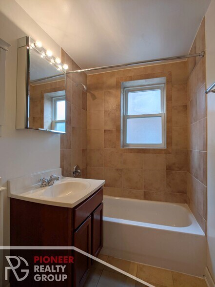 Building Photo - 3248 N Clifton Ave