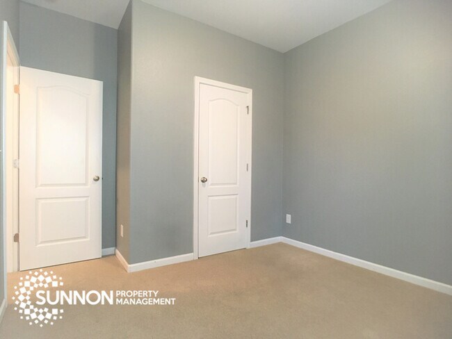 Building Photo - Beautiful 3BR 2BA Ranch with Backyard Oasis