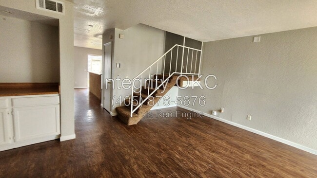 Building Photo - 1315 Eastgate Dr