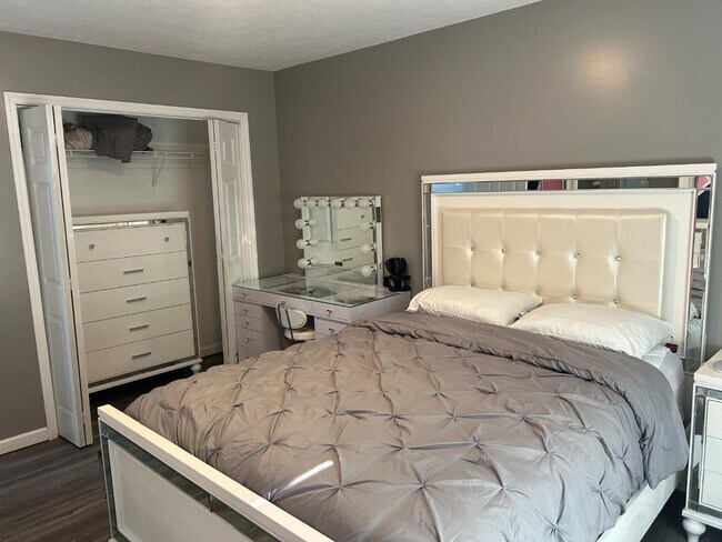 Building Photo - 9221 Westwood Dr