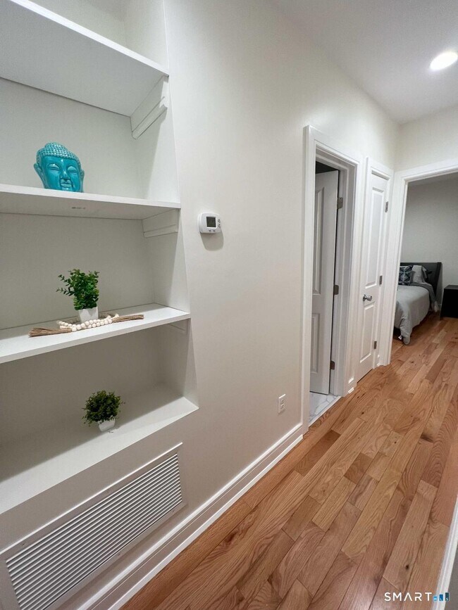 Building Photo - 16 Wilton Ave