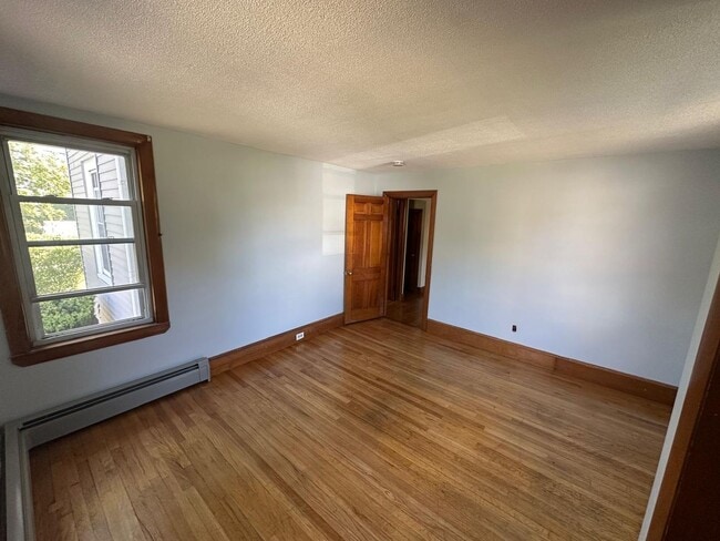 Building Photo - Updated Norwood 1st Floor Unit | Bright, S...