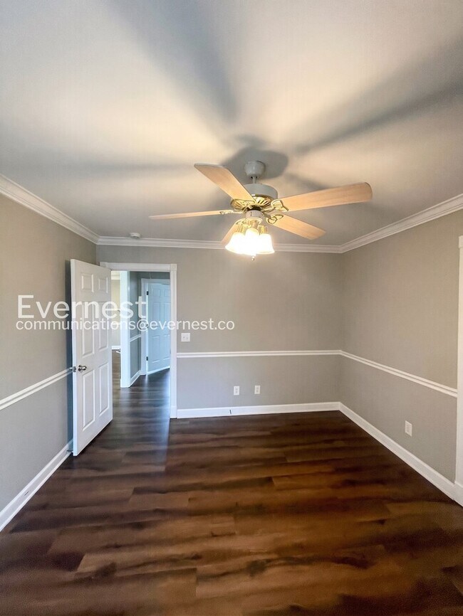 Building Photo - 3 Bed/2 Bath Home with Off-Street Parking / Pet-Friendly / Available Now!