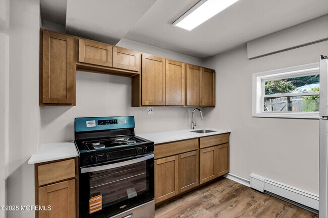 Building Photo - 1320 3rd Ave