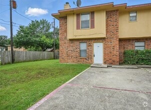 Building Photo - 3048 Tudor Ln
